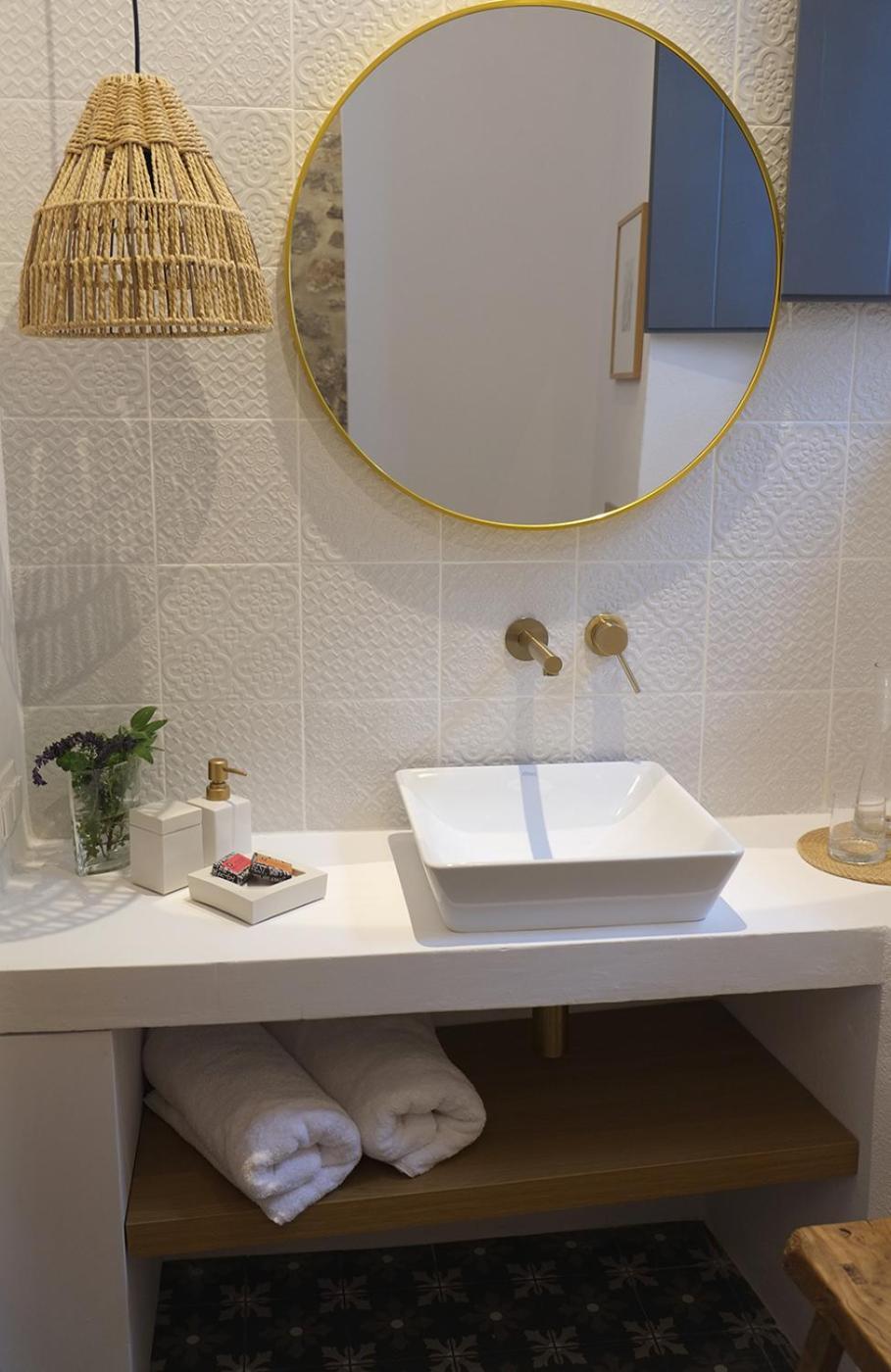 Arta Hydra Hotel Bagian luar foto
