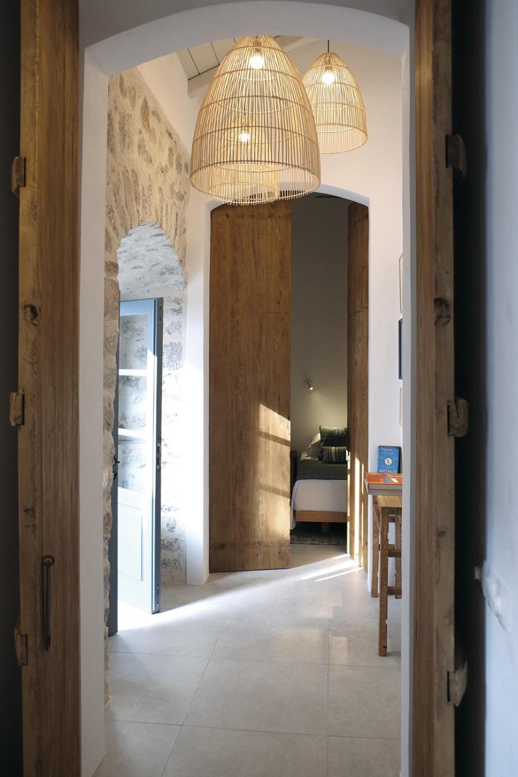 Arta Hydra Hotel Bagian luar foto